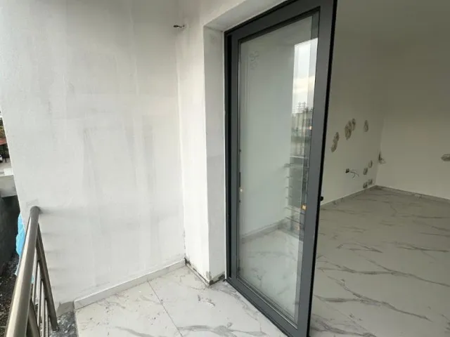 GÖNYELİ 'DE MERKEZİ KONUMLU KİRA GARANTİSİ BULUNAN 2+1 SIFIR DAİRE