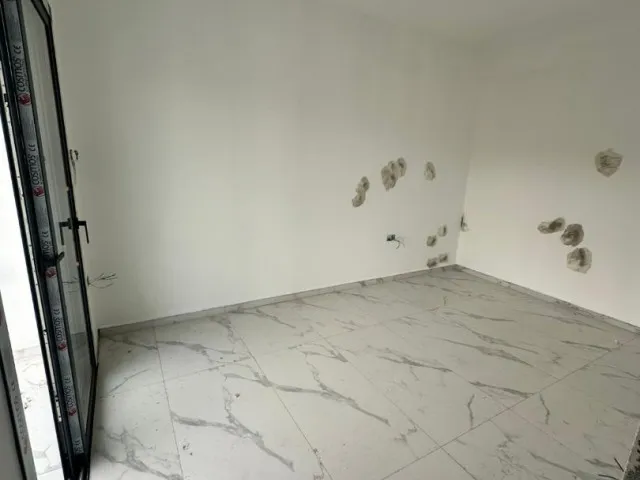 GÖNYELİ 'DE MERKEZİ KONUMLU KİRA GARANTİSİ BULUNAN 2+1 SIFIR DAİRE