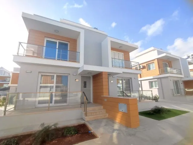 İSKELE'DE MÜKEMMEL KONUMDA İKİZ VİLLA