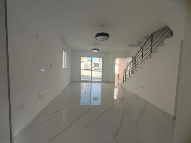 İSKELE'DE MÜKEMMEL KONUMDA İKİZ VİLLA