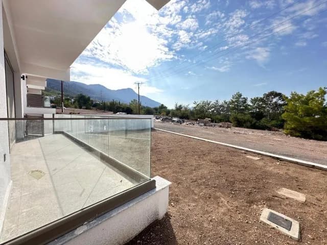 HAVUZLU SİTE İÇİNDE 100m2 ÖZEL BAHÇE KULLANIMLI 2+1 DAİRE