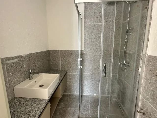 HAVUZLU SİTE İÇİNDE 100m2 ÖZEL BAHÇE KULLANIMLI 2+1 DAİRE