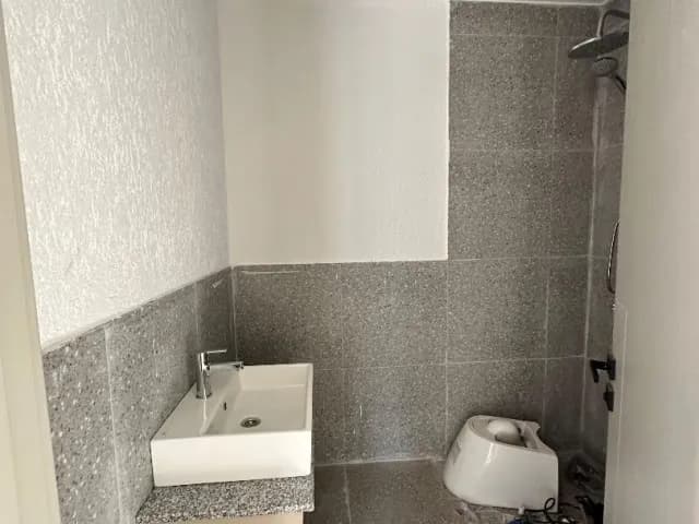 HAVUZLU SİTE İÇİNDE 100m2 ÖZEL BAHÇE KULLANIMLI 2+1 DAİRE