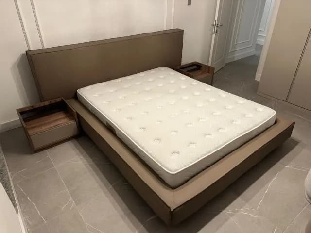 GİRNE MERKEZ 'DE YENİ LİMANA YÜRÜME MESAFESİNDE DENİZ MANZARALI, DEKORASYONLU FULL EŞYALI 2+1