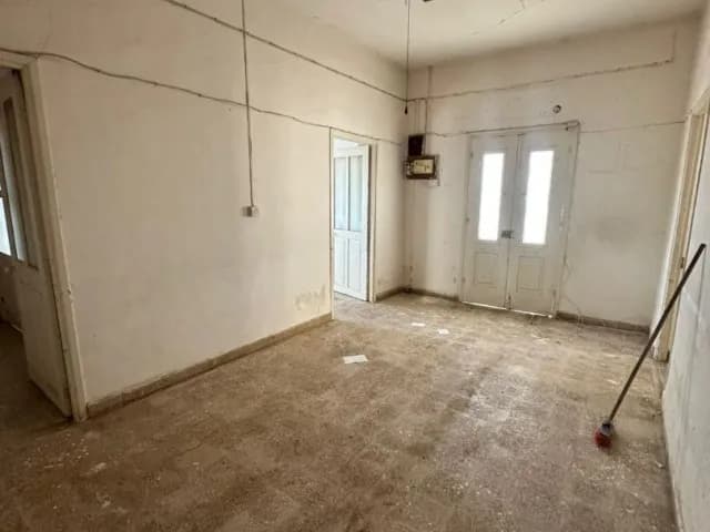 YENİ İSKELE 'DE DAİRE FİYATINA, 1167m2 BAHÇE İÇİNDE TEK KATLI YER EVİ