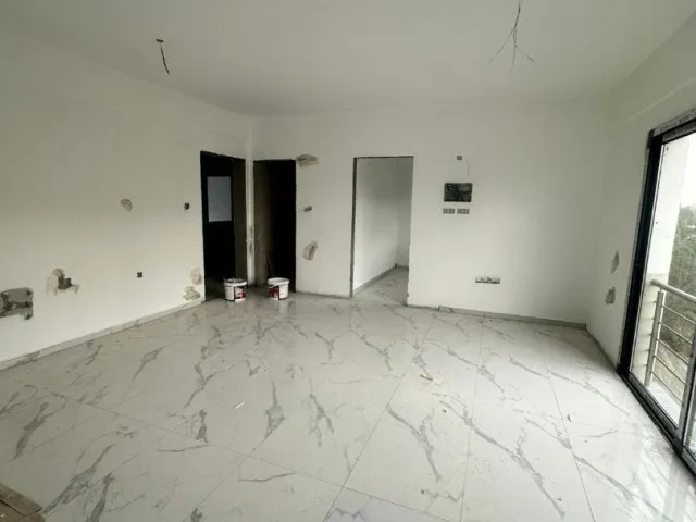 GÖNYELİ 'DE MERKEZİ KONUMLU KİRA GARANTİSİ BULUNAN 2+1 SIFIR DAİRE