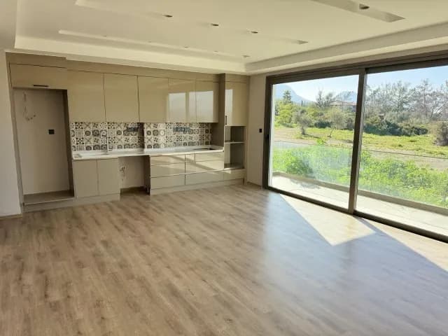 HAVUZLU SİTE İÇİNDE 100m2 ÖZEL BAHÇE KULLANIMLI 2+1 DAİRE