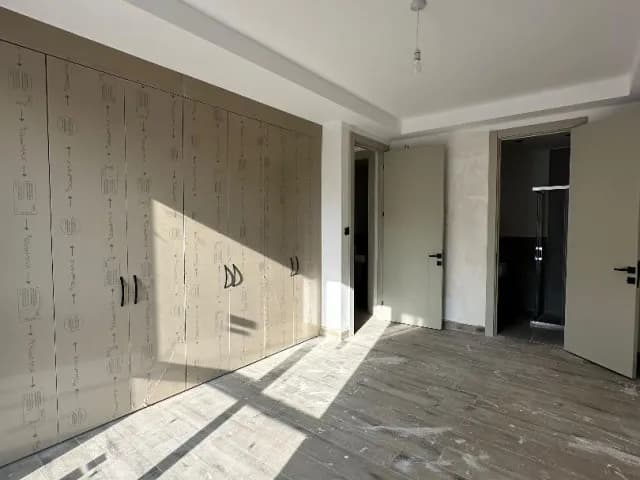 HAVUZLU SİTE İÇİNDE 100m2 ÖZEL BAHÇE KULLANIMLI 2+1 DAİRE