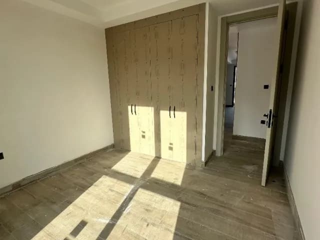 HAVUZLU SİTE İÇİNDE 100m2 ÖZEL BAHÇE KULLANIMLI 2+1 DAİRE