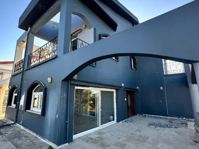 ANA YOL ÜZERİ 2 ADET SATILIK VİLLA (TİCARİ İZİNLİ)