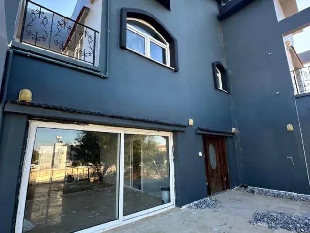 ANA YOL ÜZERİ 2 ADET SATILIK VİLLA (TİCARİ İZİNLİ)