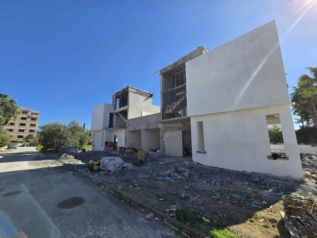 YENİBOĞAZİÇİ'NDE PROJEDEN SATILIK İKİZ FIRSAT VİLLA
