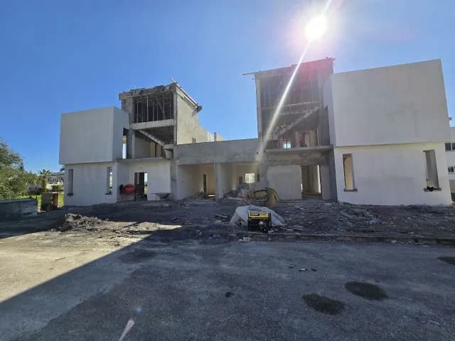 YENİBOĞAZİÇİ'NDE PROJEDEN SATILIK İKİZ FIRSAT VİLLA