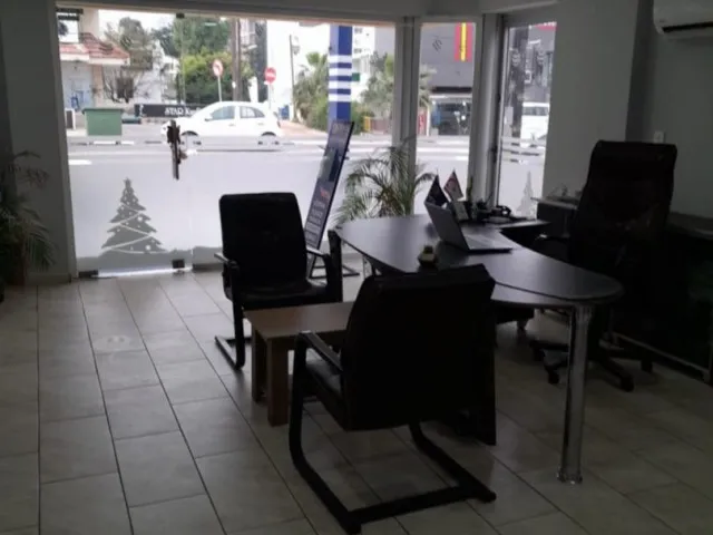 GAZİMAĞUSA'DA ÇOK AMAÇLI 3 KATLI SATILIK BİNA