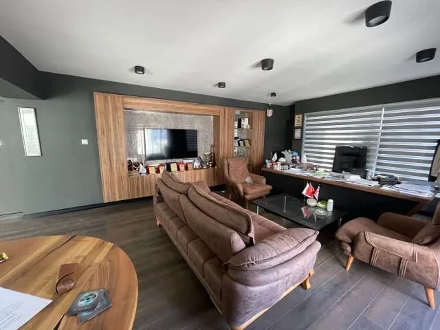 GAZİMAĞUSA'DA ÇOK AMAÇLI 3 KATLI SATILIK BİNA