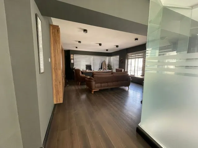 GAZİMAĞUSA'DA ÇOK AMAÇLI 3 KATLI SATILIK BİNA