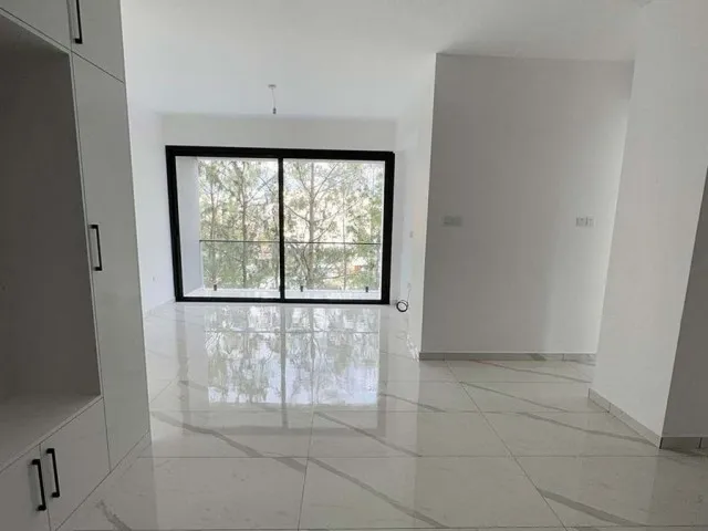 LEFKOŞA 'DA ANA YOLA YAKIN TÜRK KOÇANLI SIFIR DAİRE