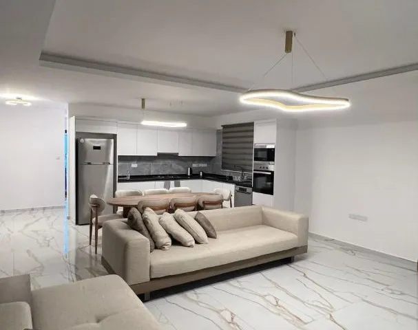 YENİ BOĞAZİÇİ SATILIK SİTE İÇERİSİNDE MÜKEMMEL LOKASYON'DA VİLLA