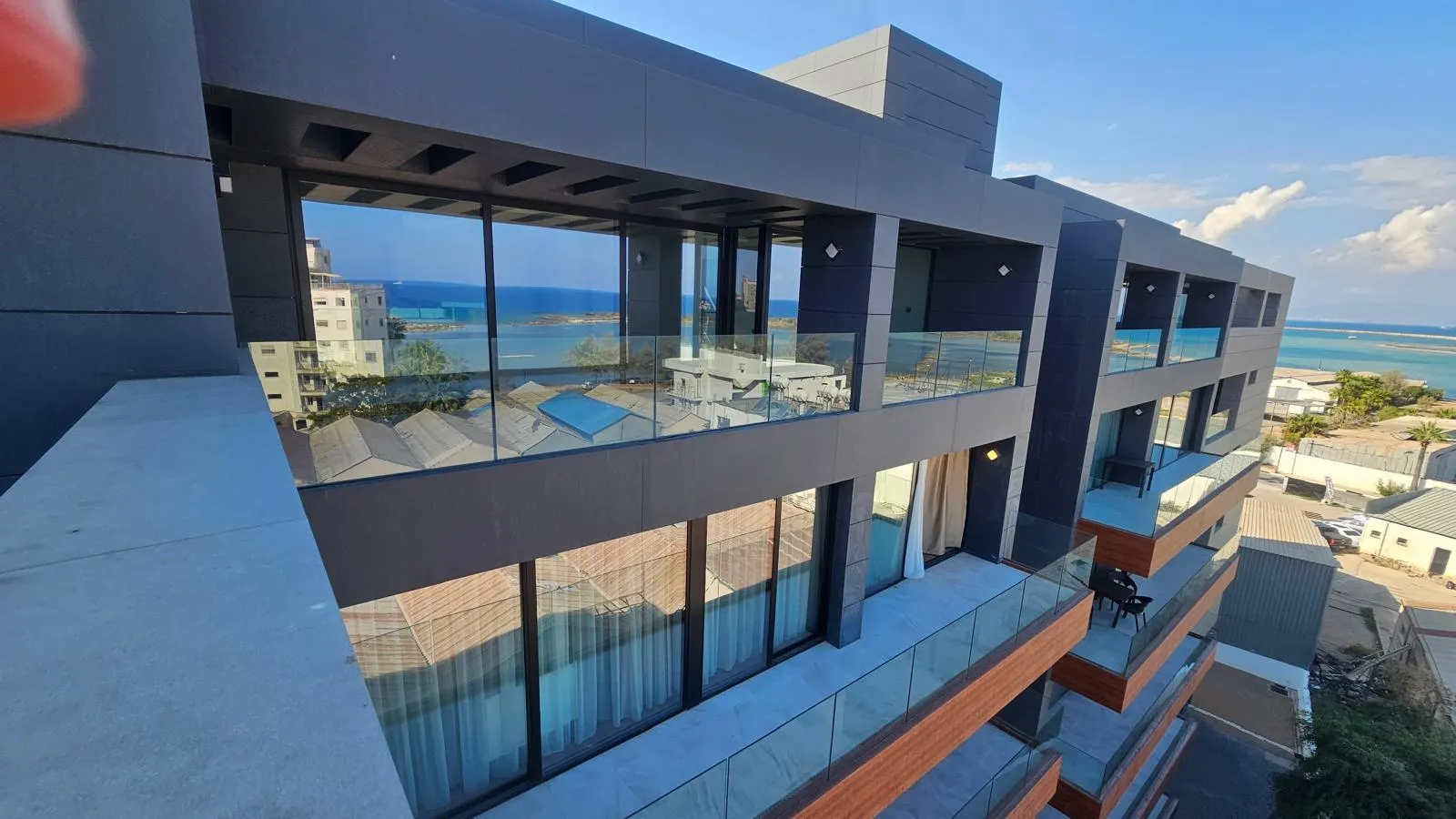 TÜRK KOÇANLI | VAROSHA’DA ÖZEL JAKUZİLİ & MİELE DONANIMLI 222 m² PENTHOUSE