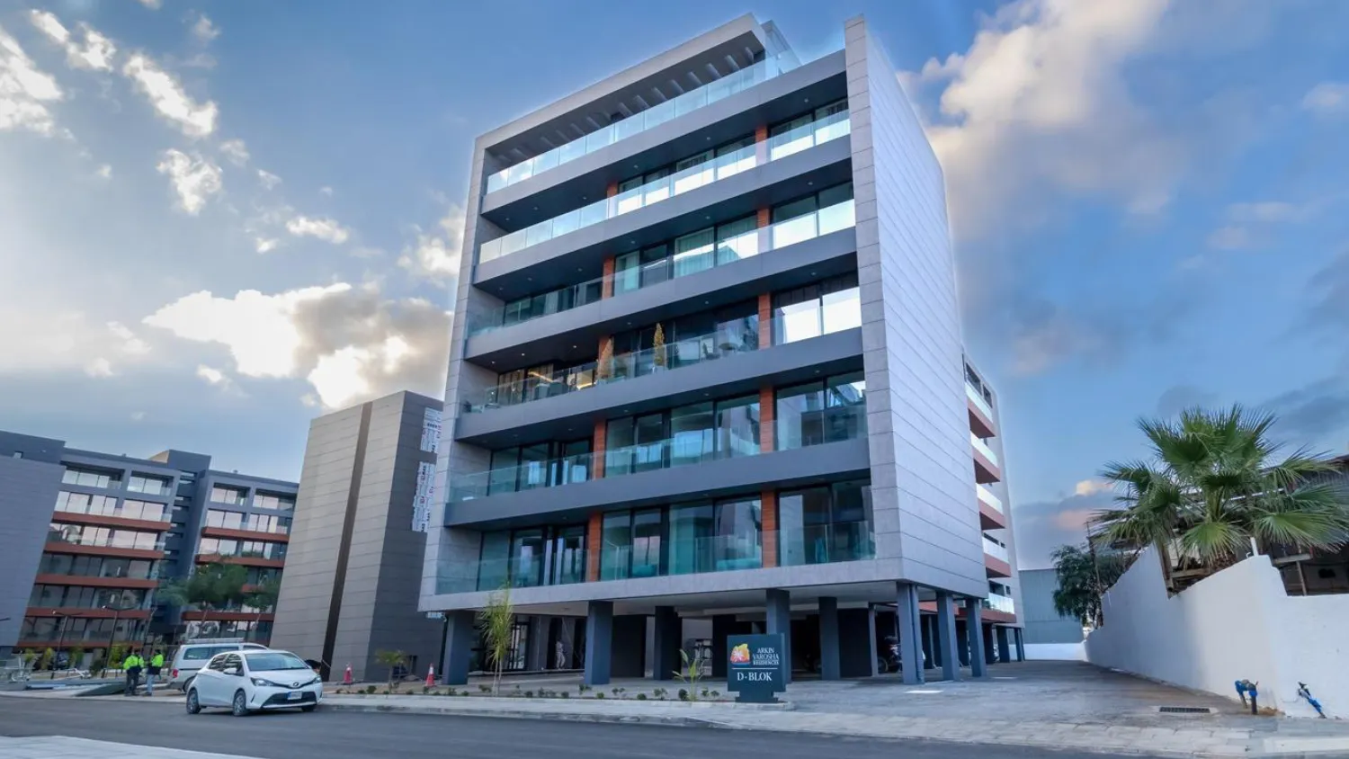TÜRK KOÇANLI | VAROSHA’DA ÖZEL JAKUZİLİ & MİELE DONANIMLI 222 m² PENTHOUSE