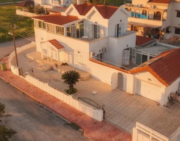 ANA YOLA YAKIN • 555 m² ARSA İÇİNDE • KAPALI HAVUZLU LÜKS DUBLEKS VİLLA