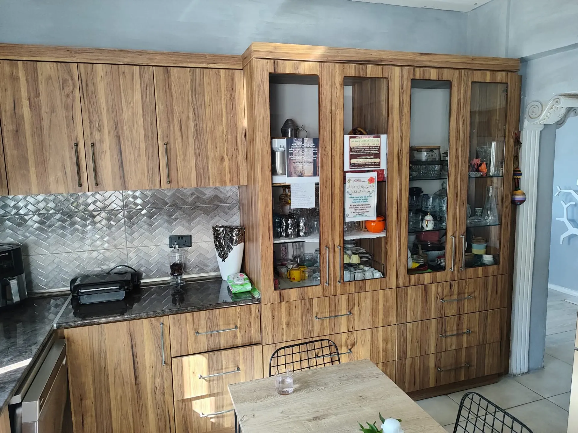 GAZİMAĞUSA YENİBOĞAZİÇİ'NDE TÜRK KOÇANLI GENİŞ 3+1 DAİRE FIRSATI / AİLE APARTMANI, MERKEZİ KONUM, OKUL HASTANE YAKIN...