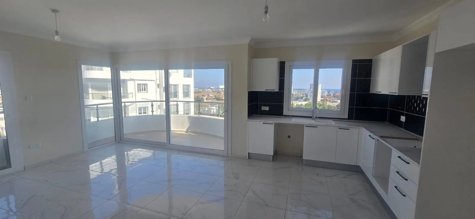 YENİBOĞAZİÇİ'NDE TÜRK KOÇANLI GENİŞ 3+1 DAİRE FIRSATI
